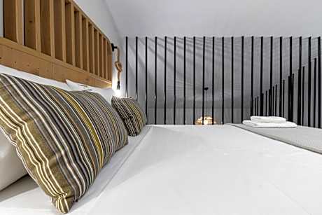 Deluxe Suite with Spa Bath