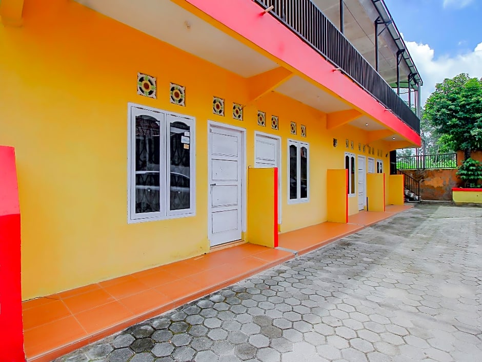 OYO 90216 Kost Sanny