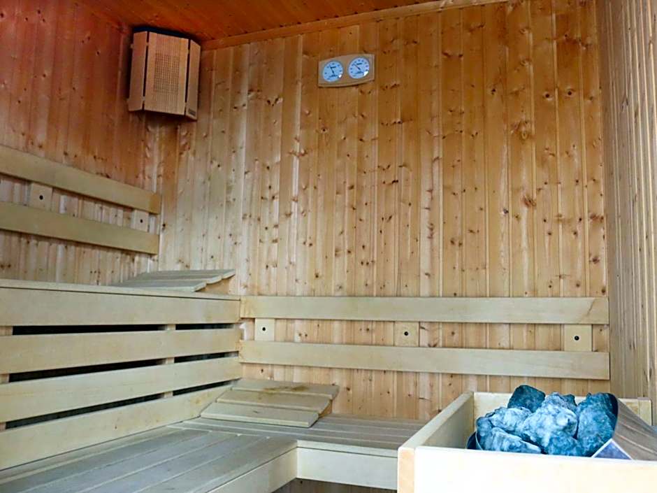 Хотел Аква Варвара - Минерални басейни и релакс