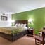 Econo Lodge Inn & Suites East