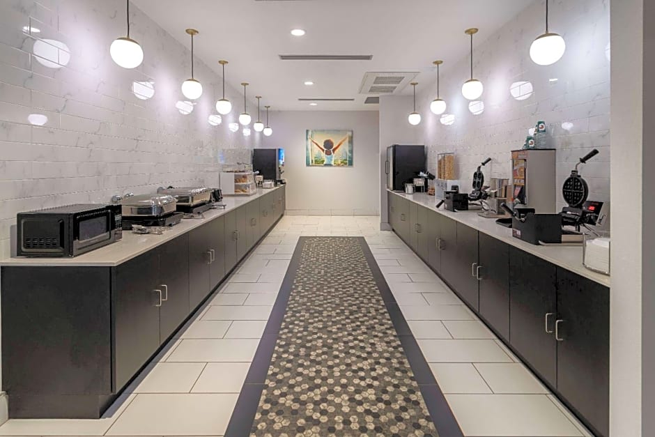 La Quinta Inn & Suites by Wyndham Maricopa - Copper Sky