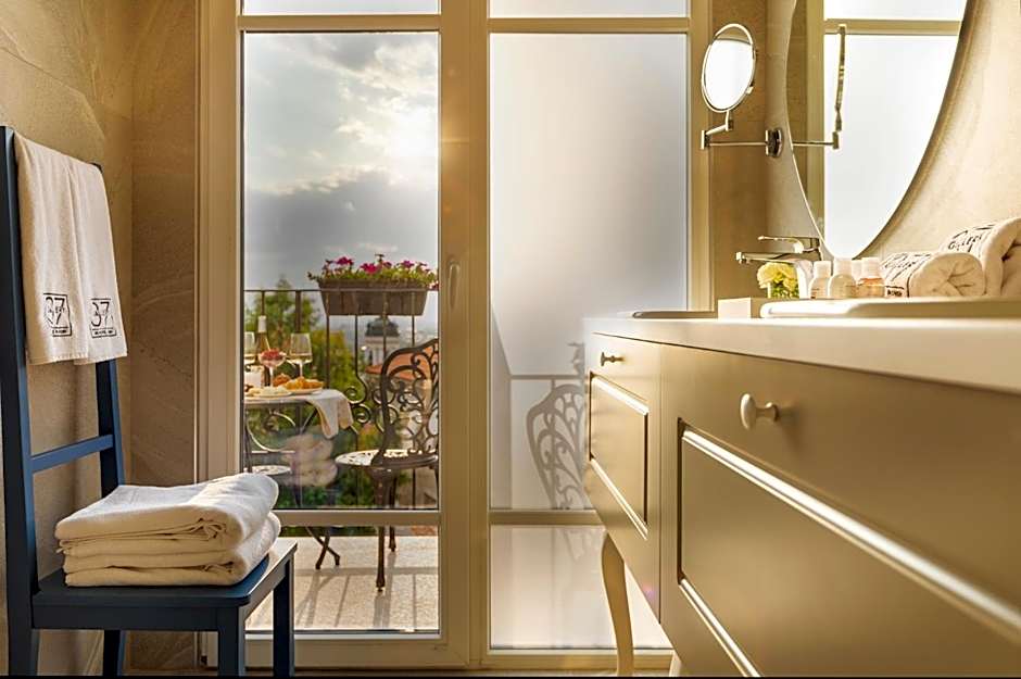 Gallery 37 Powered by ASTON