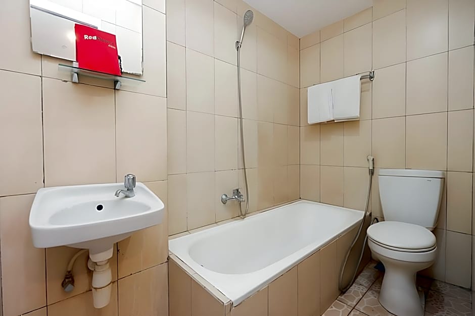 RedDoorz Plus @ Singosari Raya