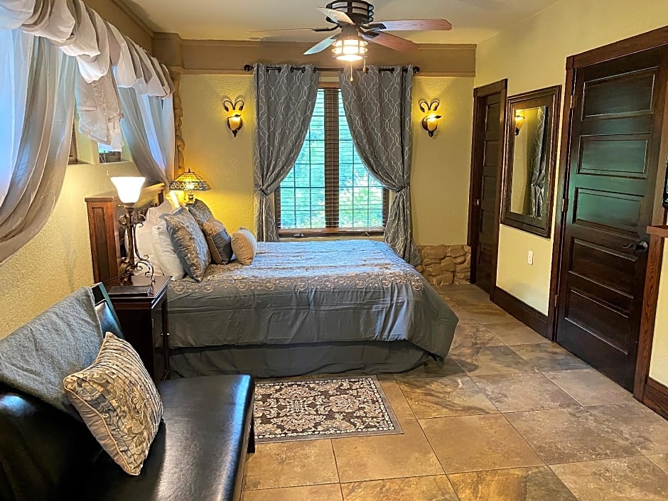 Hilltop Manor Bed And Breakfast