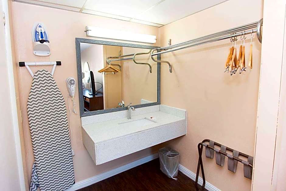 Super 8 by Wyndham Black Mountain