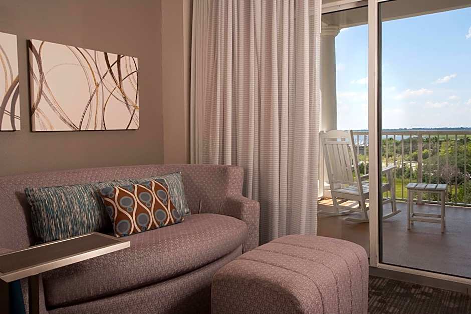 Courtyard by Marriott Charleston Waterfront