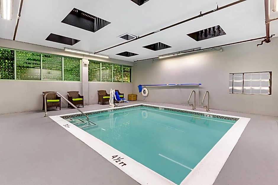 BLVD Hotel and Studios Universal-Hollywood, an Ascend Collection Hotel