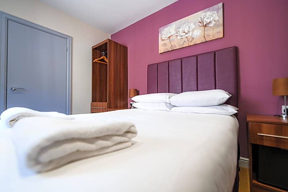 Photo 1 of 6 of Double Room