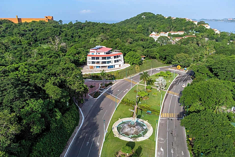 LA LOMA SUITES
