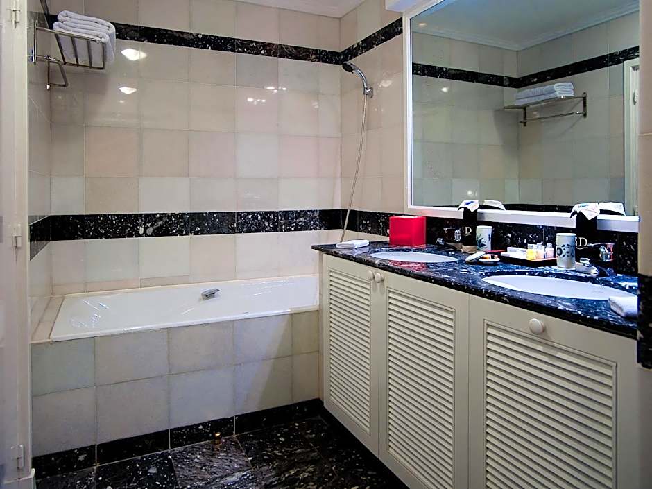 Saigon Domaine Luxury Residences