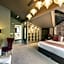 Red Hall Hotel