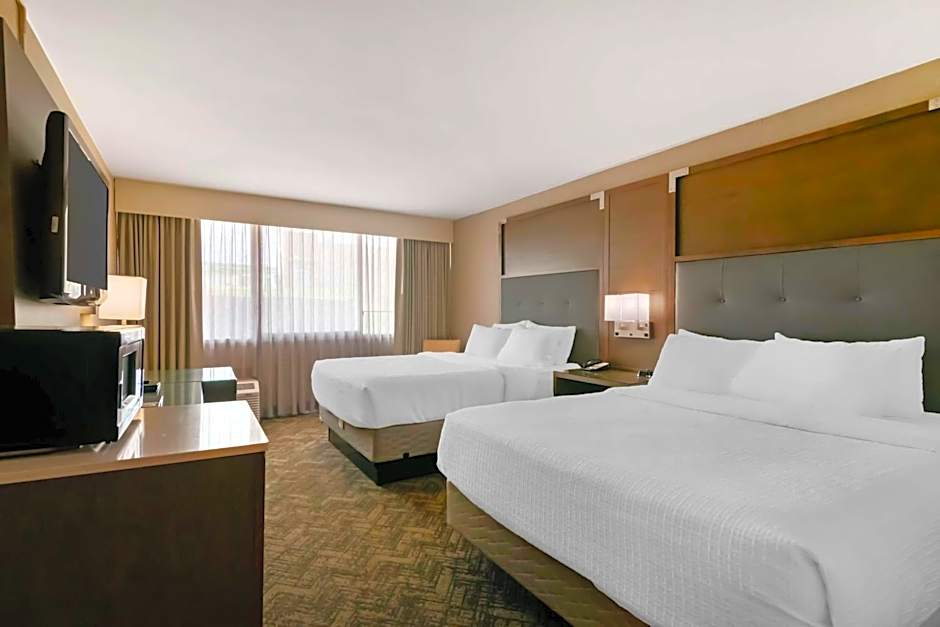 Best Western Plus Kansas City Sports Complex Hotel