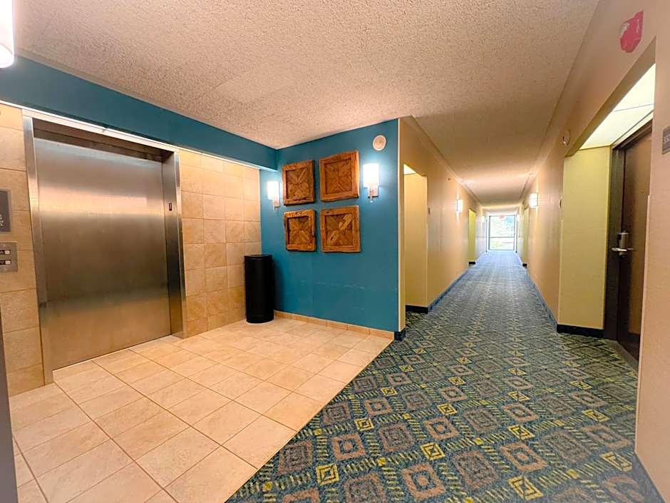 Heritage Inn & Suites St. Louis/Fenton, Trademark by Wyndham