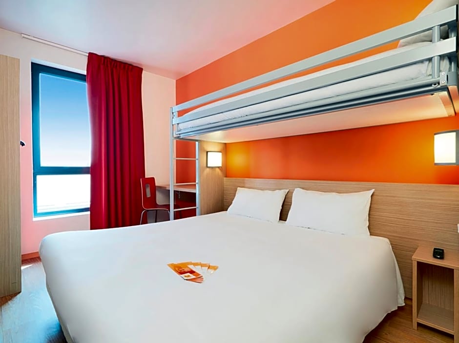 Photo 1 of 4 of Triple Room