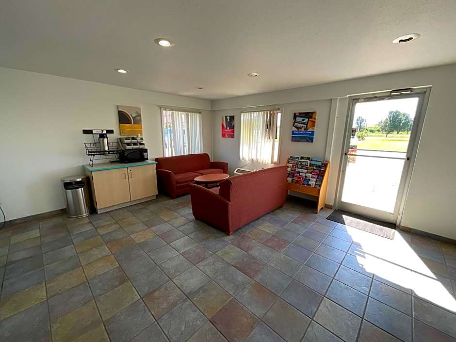 Country Yard Inn Sikeston - Miner Exit 67 on I-55