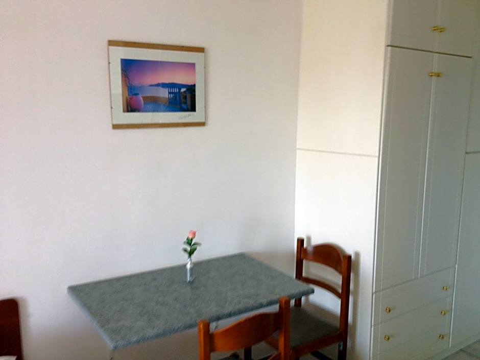 Gikas Apartments Triple Studio Sea View B7