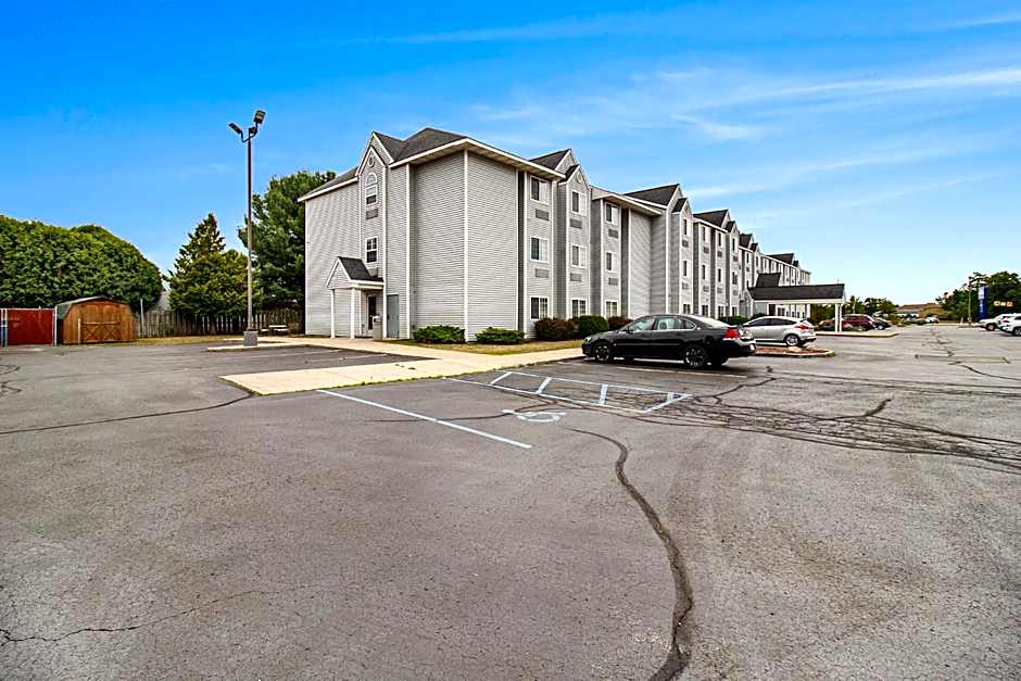 Microtel Inn & Suites by Wyndham Manistee