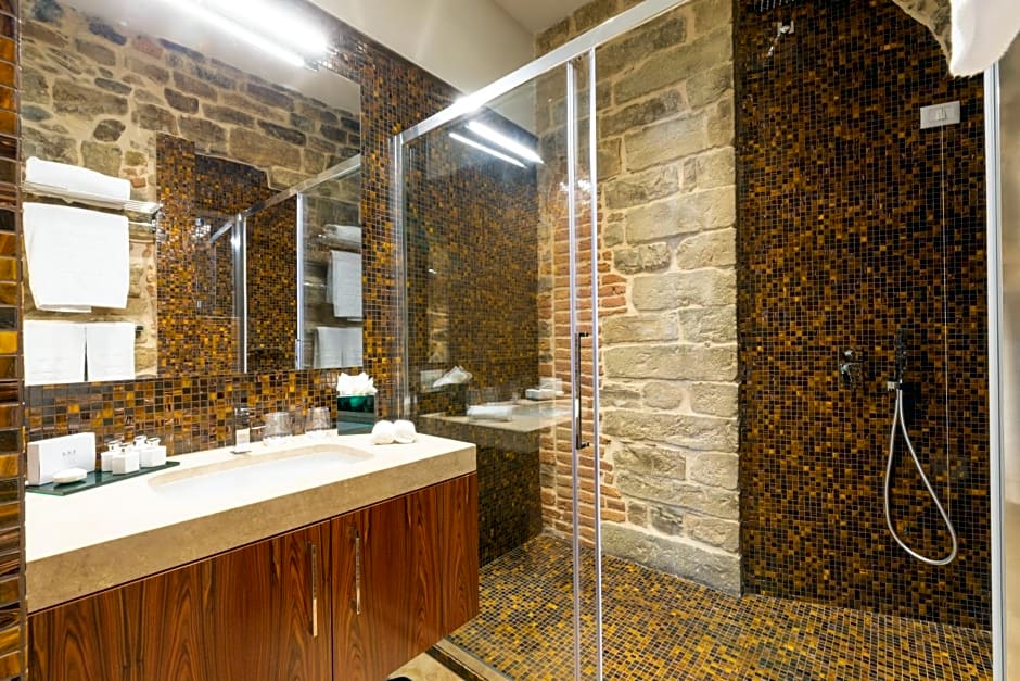 Donati Luxury Tower Suites