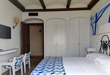 Double or Twin Room with City View