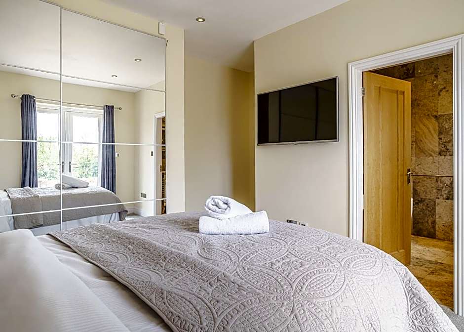 Ladera Retreat Lodges