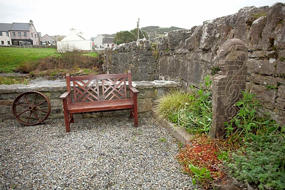 Aille River Tourist Hostel and Campsite Doolin