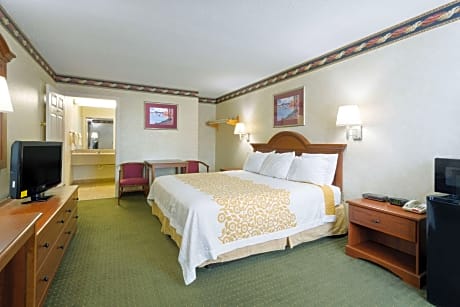 1 King Bed, Mobility Accessible Room, Non-Smoking