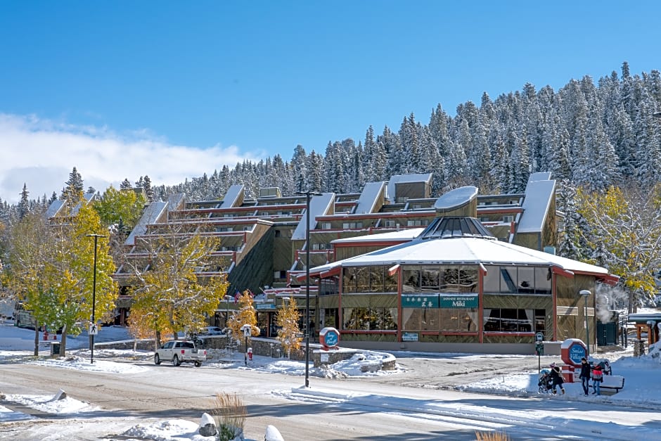Hotel Canoe and Suites