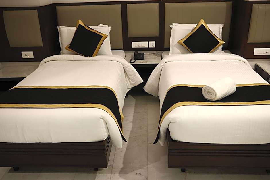 Hotel Saratharajans
