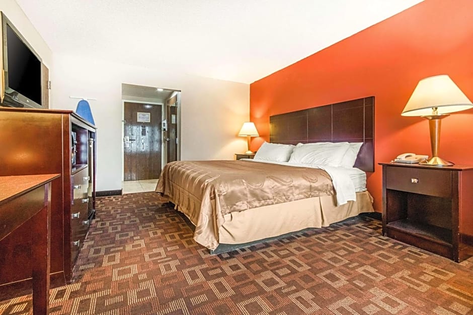 Quality Inn & Suites Lawrenceburg