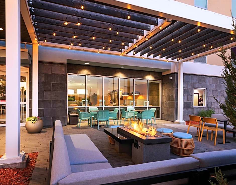 Home2 Suites by Hilton Minneapolis / Roseville, MN