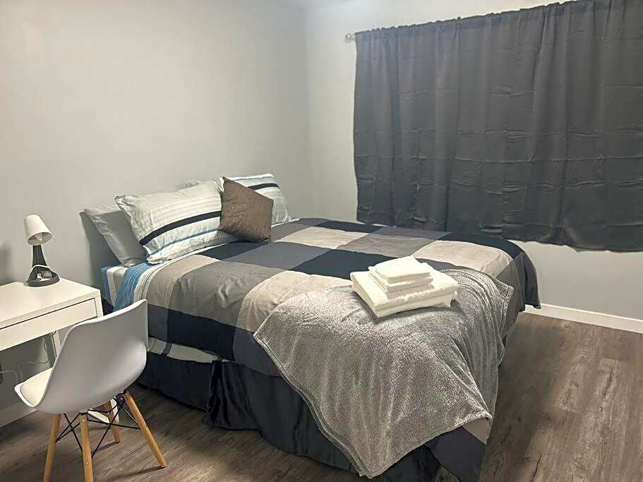 Cute Highland Park Upper B Unit