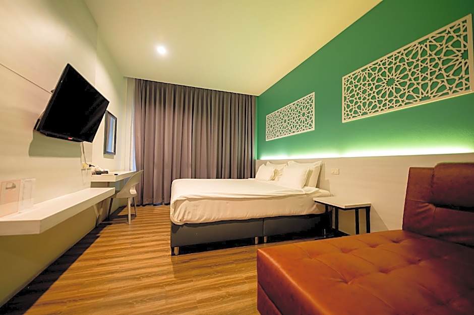 Photo 1 of 1 of Superior 1 King Bed