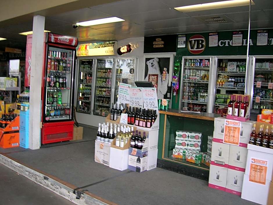 Overlander Hotel Motel