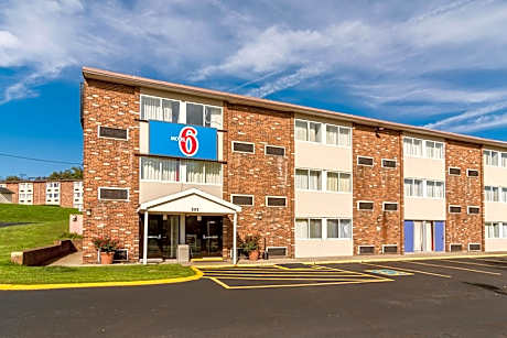 Motel 6-New Stanton, PA