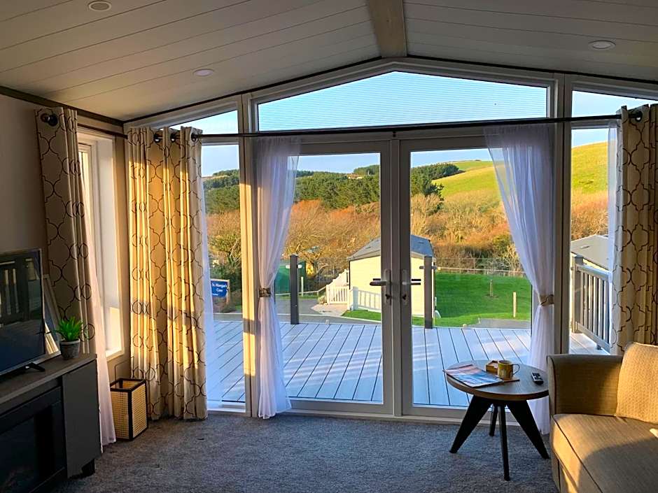 Mawgan Pads Lazy Days Lodge