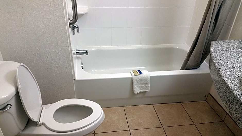 Motel 6 Eagle Pass Lakeside