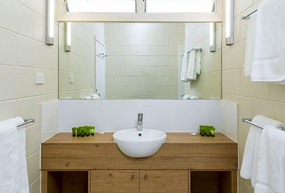 Nightcap at Edge Hill Tavern