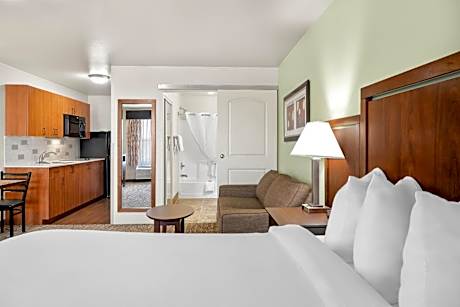 Queen Studio with Kitchenette