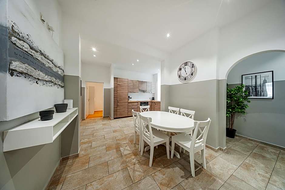 Nice Central City Room