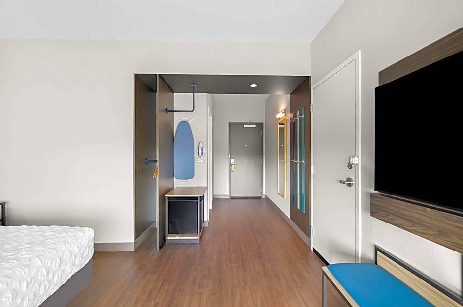 Tru by Hilton Lexington