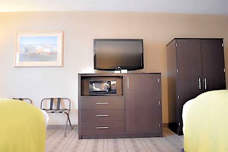 ACCESSIBLE - SUITE 2 QUEEN,MOBACC,ROLLSH,1BDRM,SOFBD,LIVING,NSMK,FULL BREAKFAST
