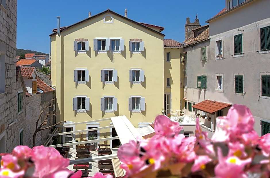 Aspalathos Residence