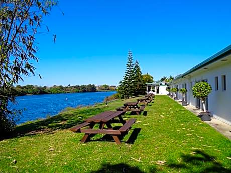 Moon River Motor Inn