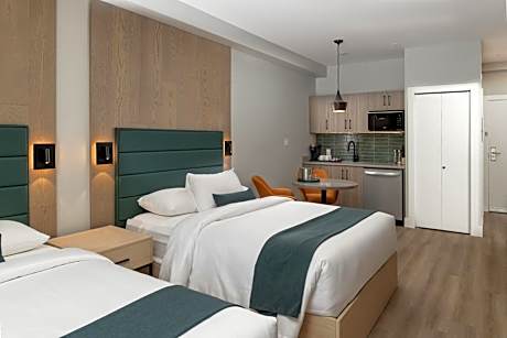 Queen Room with Two Queen Beds with Mountain View