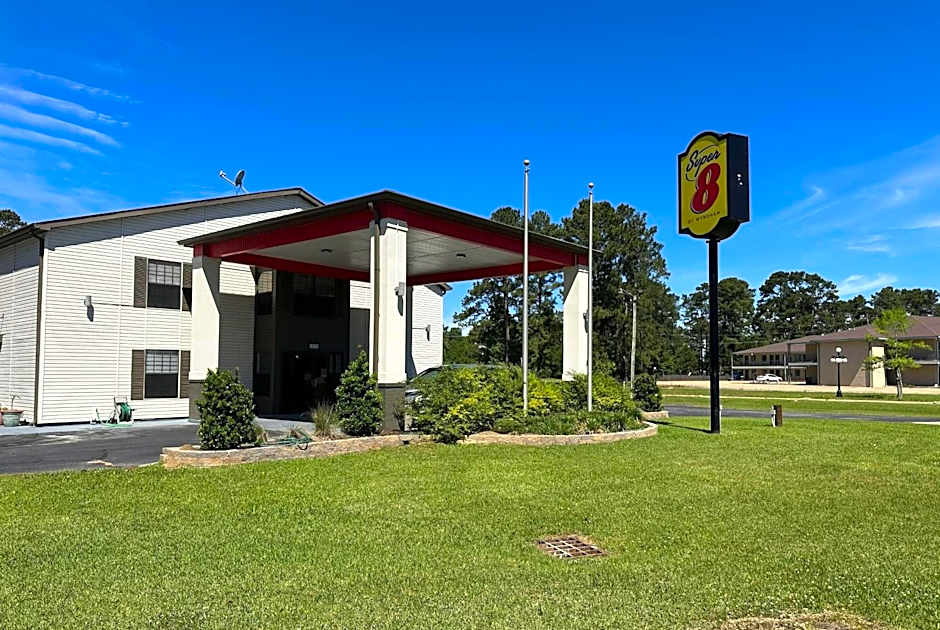Super 8 by Wyndham Kinder/Coushatta near Casino