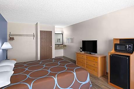 1 King Bed Accessible Room Non-Smoking