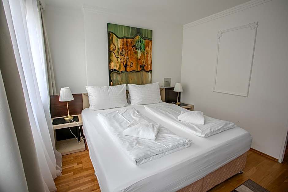 Hotel Attaché