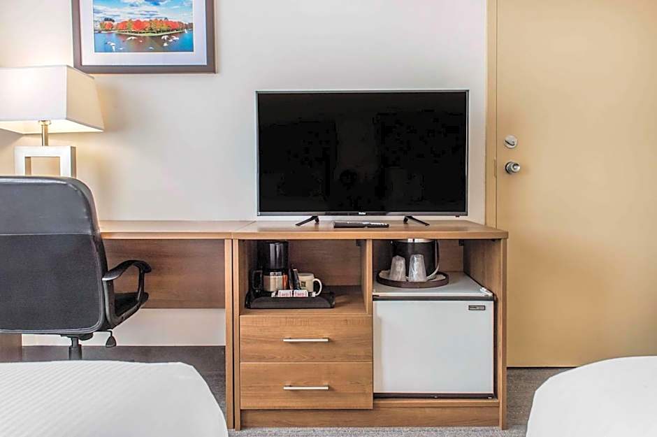 Quality Hotel Dorval Aeroport