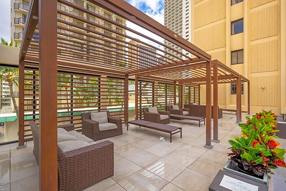 Spacious Waikiki Beach 2BR-Ocean View-Free Parking