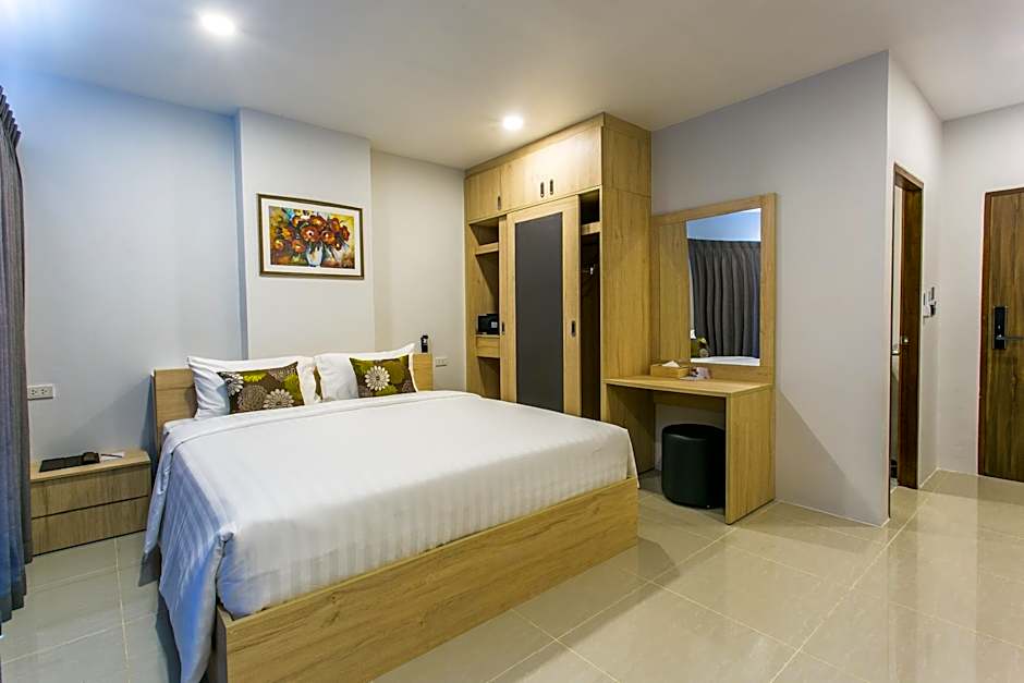 Photo 1 of 6 of Superior 1 King Bed